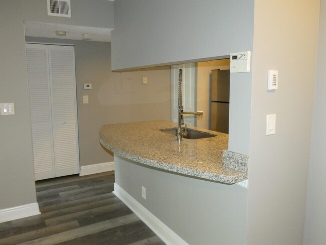 Photo - 5740 Rock Island Rd