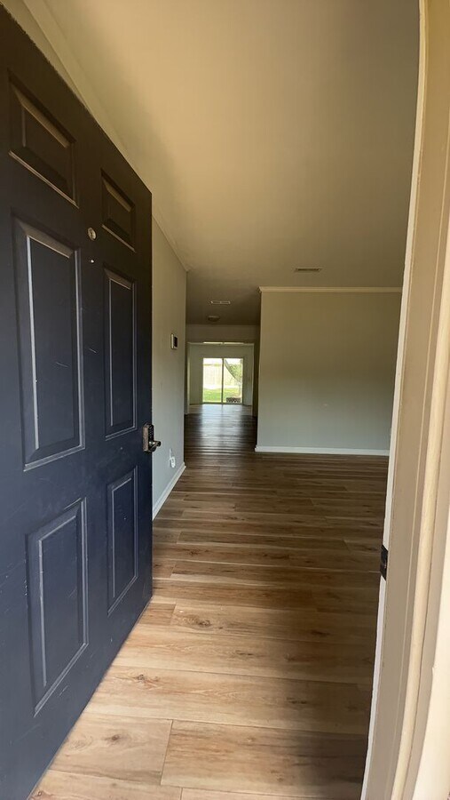 Photo - 210 Chinook Dr