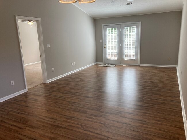 Living/dining area - 116 Amity Ln Unit 116