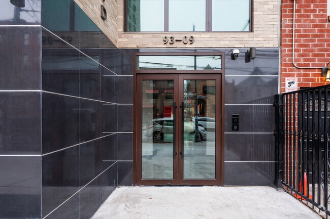 Photo - 93-09 Lamont Ave