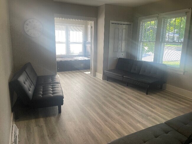 1021 Keokuk St Unit Down