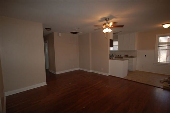 Photo - 907 E 38th St Unidad A