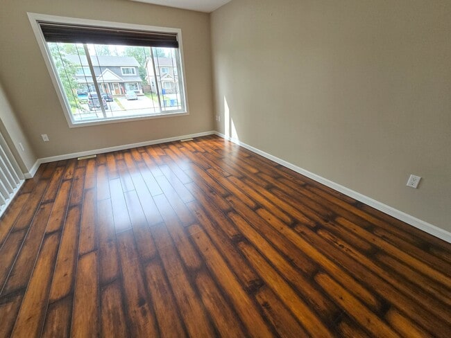 Photo - 8407-8488 88 St