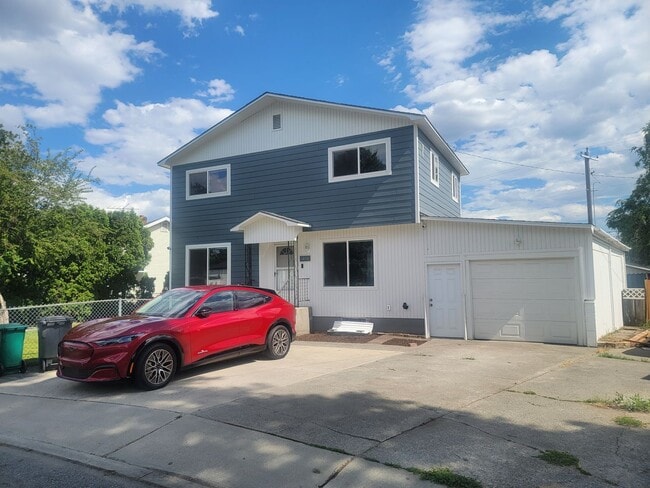 Photo - Beautiful 3-Bedroom Home - EV Charger - Pet Friendly