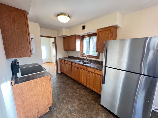 Photo - AVAILABLE JUNE 2025! HUGE 5 Bedroom, 2 Bath Home by UMD!