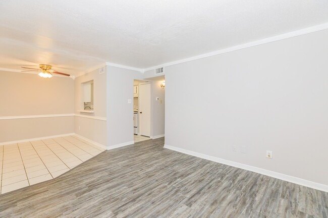 Photo - Country Club Manor