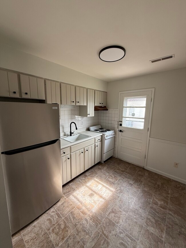 Photo - 2714 Center St