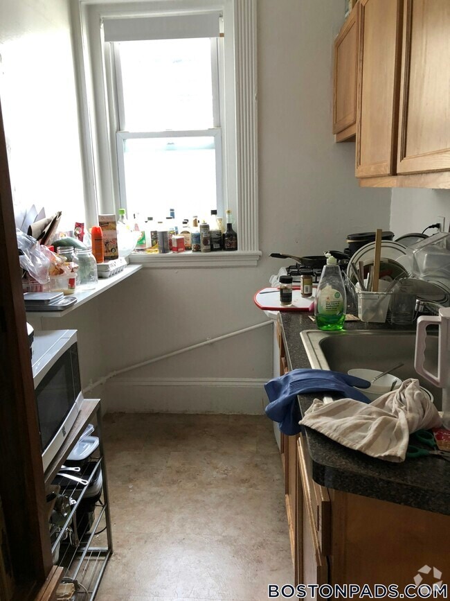 Building Photo - 1334 Commonwealth Ave Rental