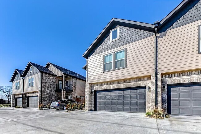 4677 Bellfort Ave