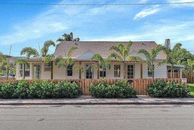 Photo - 829 N K St