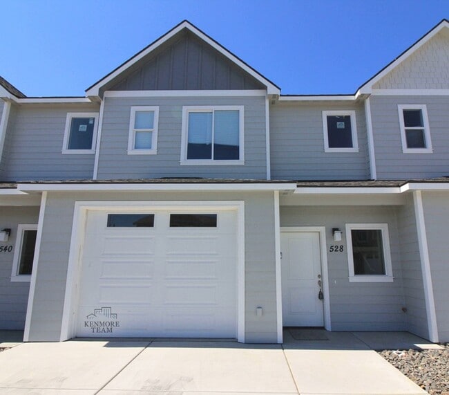 Building Photo - 3 Bedroom, 2.5 Bath Townhome in Central Kennewick