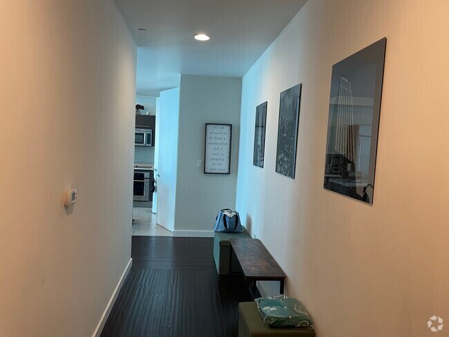 Building Photo - 55 SE 6th St Unit PH 4307 Rental