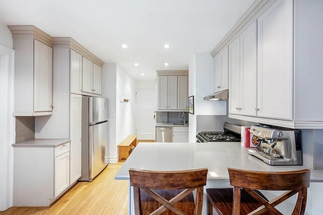 Photo - 157 E 72nd St Unit 23H