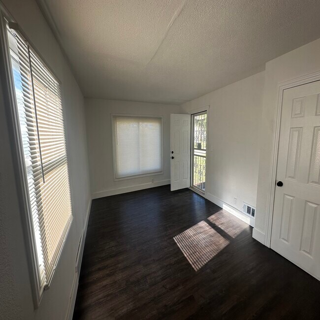 Photo - 5246 Maryland St