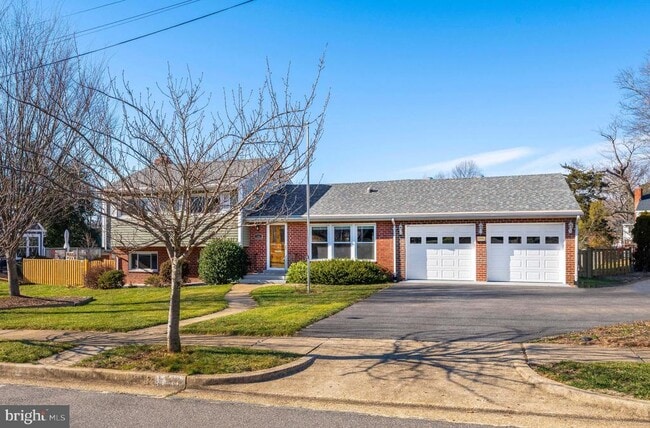 Building Photo - 700 N Mansfield St