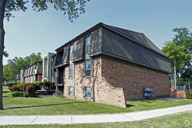 Building - Lourdes Commons