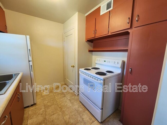 Photo - 2201 N 65th St