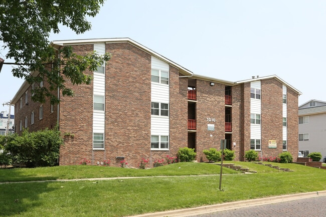 Photo - Smith Apartments @ 1010 West Clark