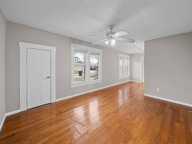 Building Photo - "Charming 3-Bed Oasis in Tampa with 2 Full Baths & 1650 Sq Ft of Comfort!"