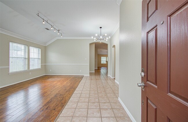 Photo - 18223 Heathridge Ln