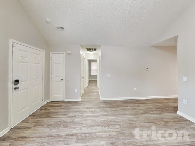 Photo - 979 Stinson Glen Ln