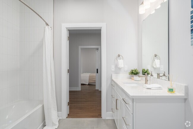 1BR, 1BA - 760SF - Bathroom