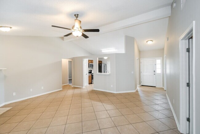 Photo - 880 Long Lake Dr