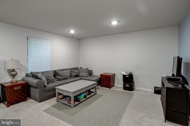 Photo - 104 Levis Dr