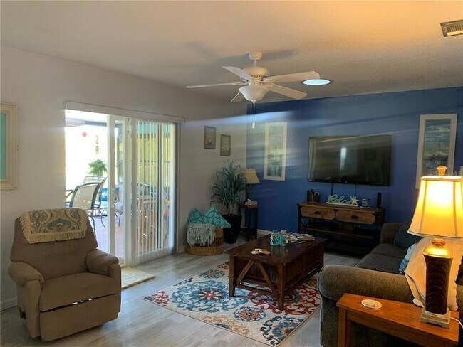 571 Bellaire Dr