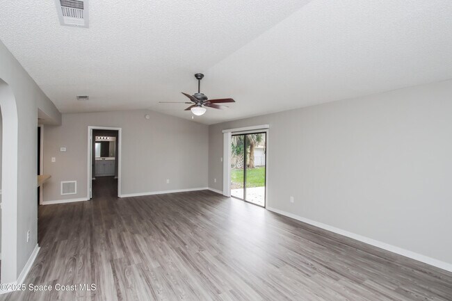 Photo - 1044 Zamora St SE