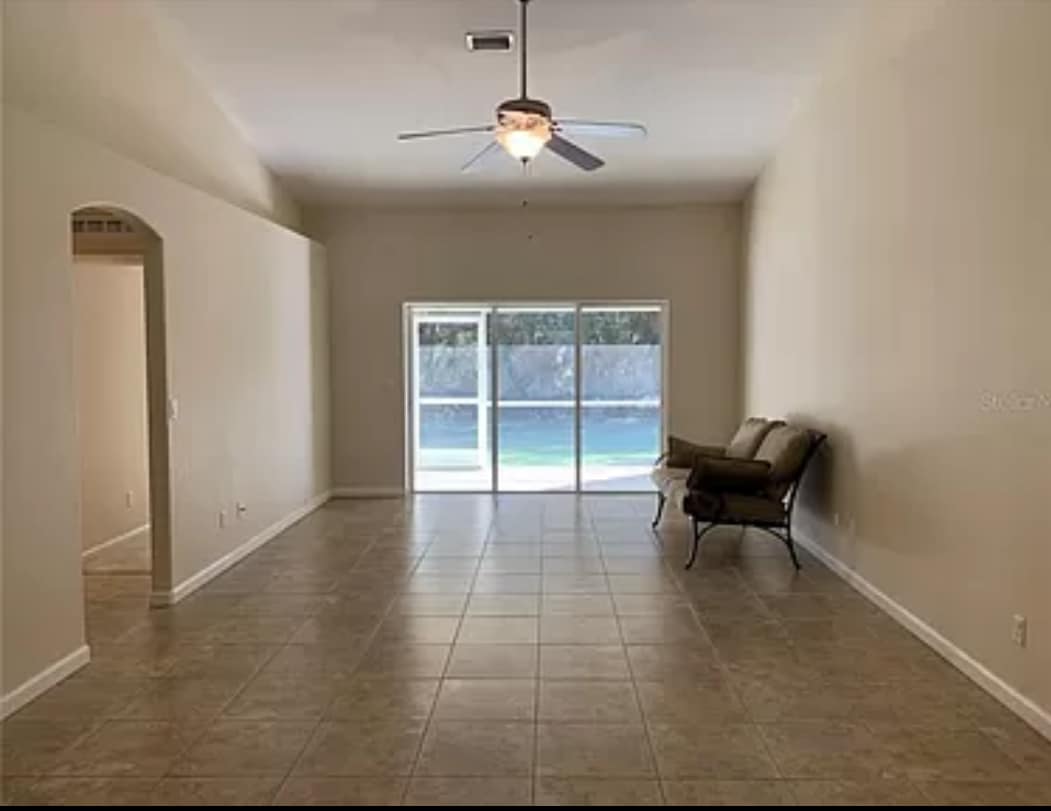 Photo - 2155 Fraser St