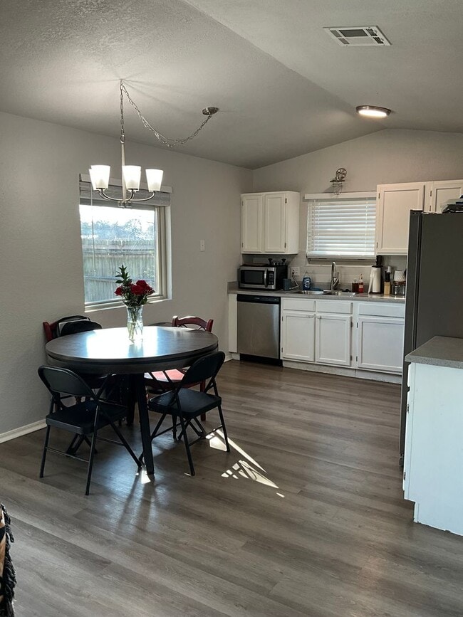 Photo - Renovated 3 Bedroom/ 1.5 Bath in Great Neiborhood