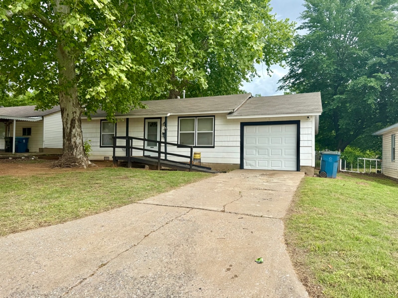 Photo - 1008 Locust Dr