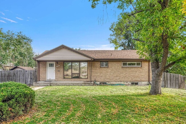 Building Photo - $2,595, 3-bed, 2-bath located in Denver.