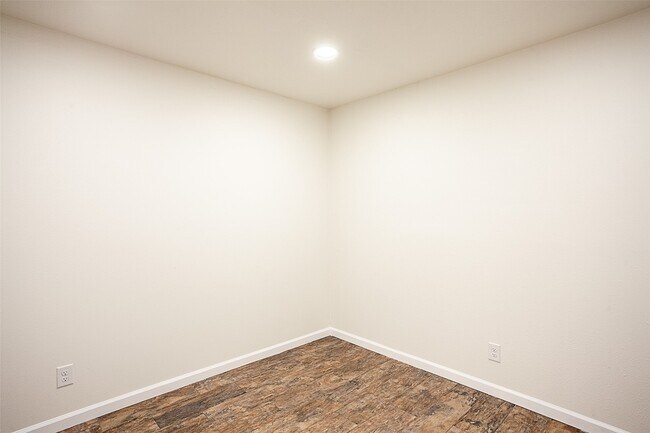 Photo - 6317 Ivanhoe Ln