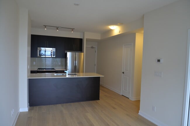 Building Photo - Square One - Beautiful One Bedroom Condo Unit 4203