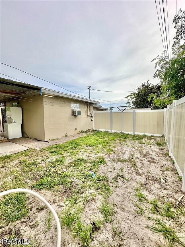 907 Laredo Ave