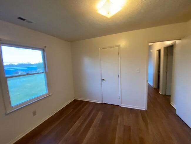 Building Photo - 1142 Airport Rd Unit 4