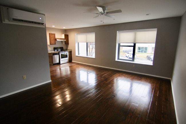 Photo - 1306 E 11th St Unit 2