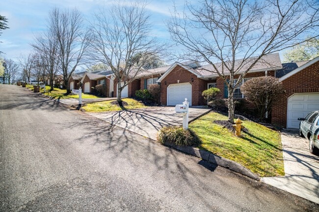 Photo - 1315 Lucy Way