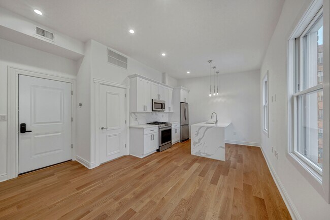 Photo - 317 3rd St SE