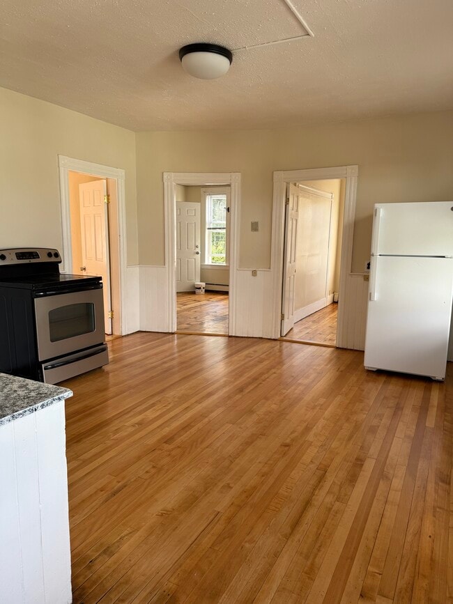 Building Photo - 62 4th St Unit 3