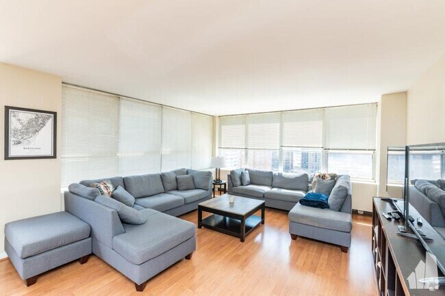 Building Photo - 2 bedroom in Chicago IL 60613 Unit 1501 Rental
