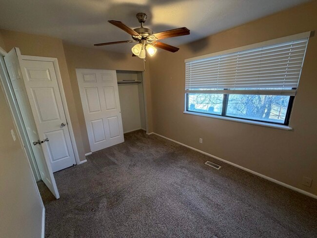 Photo - 460 E Elm St