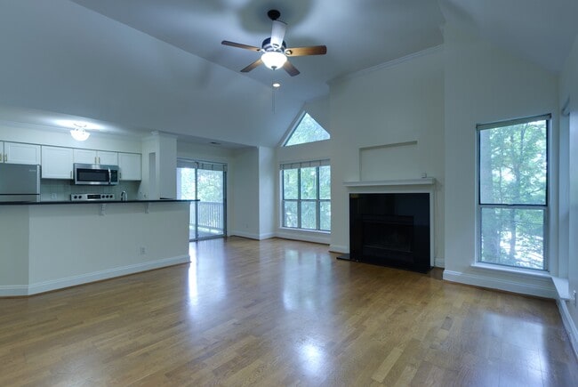 Building Photo - 2512 Cranbrook Ln Unit 12