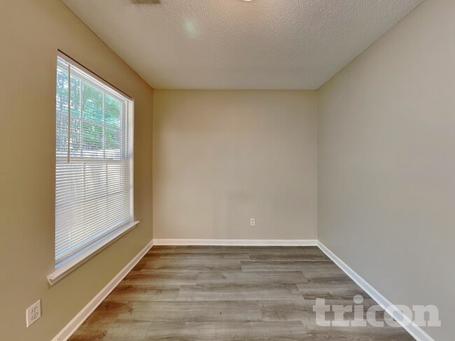 Photo - 137 Lossie Ln