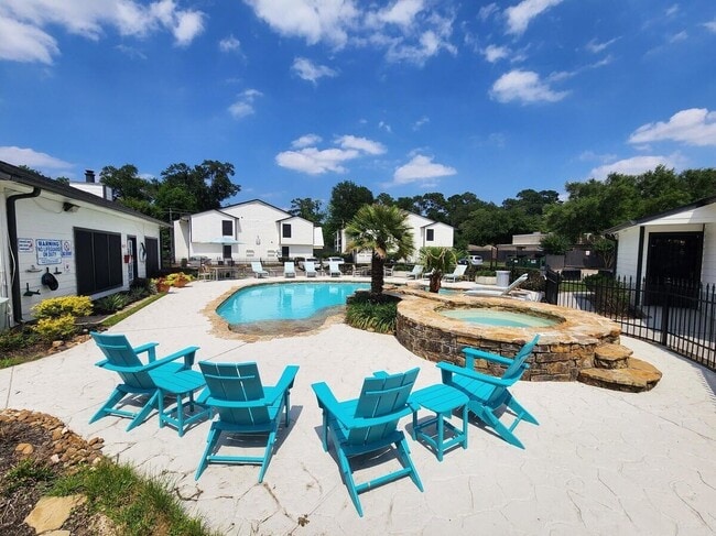 Experience resort-style living at Cali Crossing Apartments, where vibrant outdoor spaces meet relaxation. Enjoy our inviting pool area and cozy seating, perfect for unwinding. Don't miss out—schedule your tour today!