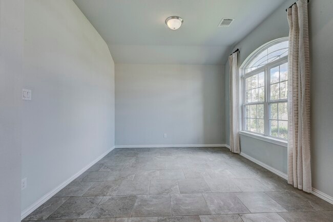 Photo - 208 Shoreview Dr