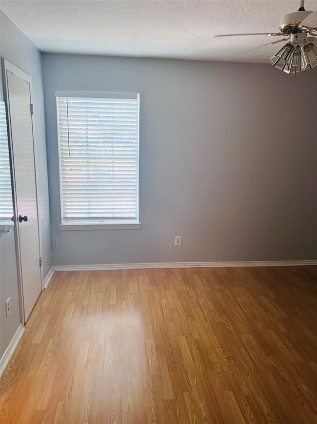 Building Photo - 3224 Timmons Ln Unit 104 Rental