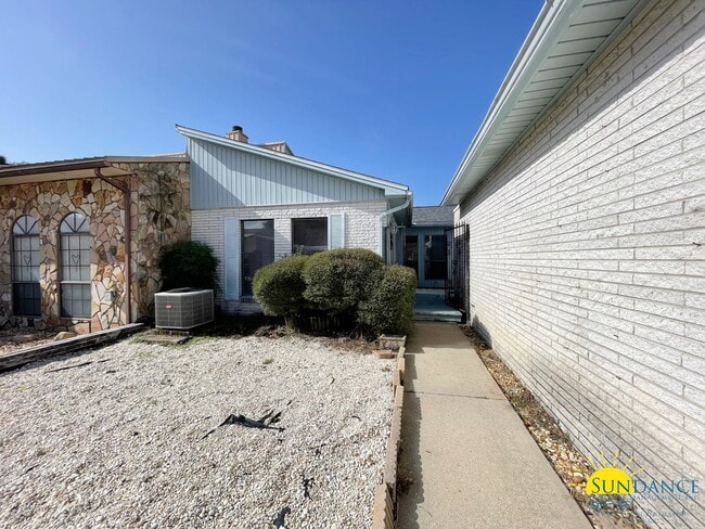 Building Photo - Spacious 3 bedroom near Fort Walton Beach ... Rental